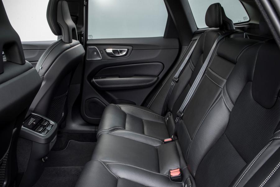Интерьер Volvo XC60 D4 Inscription 2017 года  (UK) (фото 105 из 172)